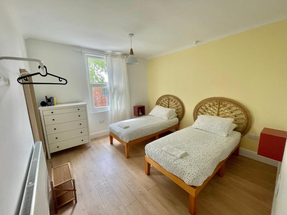Beautiful Family Home In The Heart Of Свонсі Екстер'єр фото